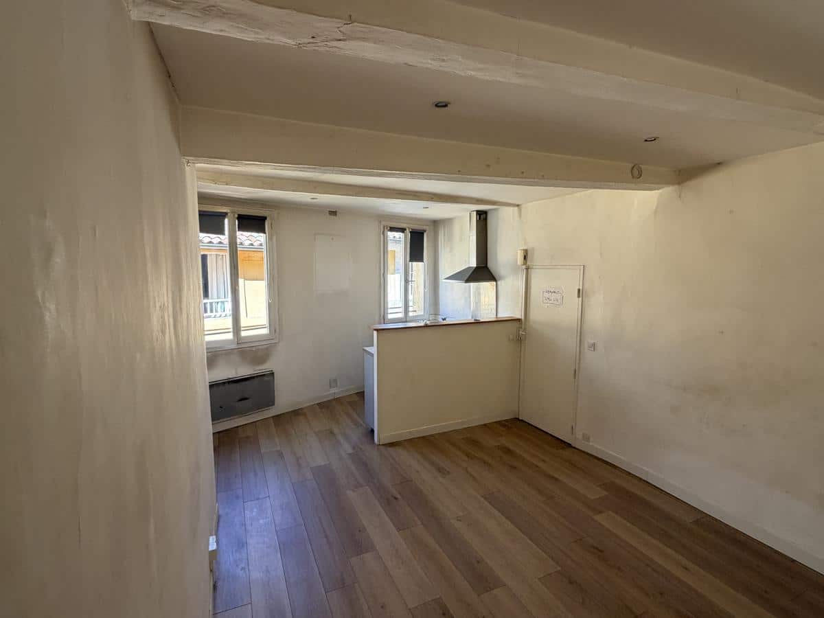 AIX CITY CENTRE / TOWN HALL: RUE FELIBRE GAUT 2 ROOMS TO RENOVATE