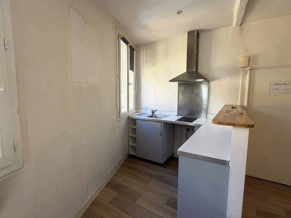 AIX CITY CENTRE / TOWN HALL: RUE FELIBRE GAUT 2 ROOMS TO RENOVATE