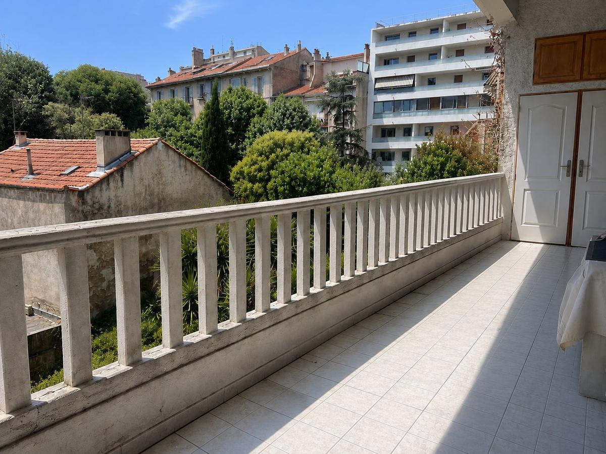 T4 AVEC TERRASSE ET CHAMBRE DE BONNE   AVENUE DU PRADO    ME