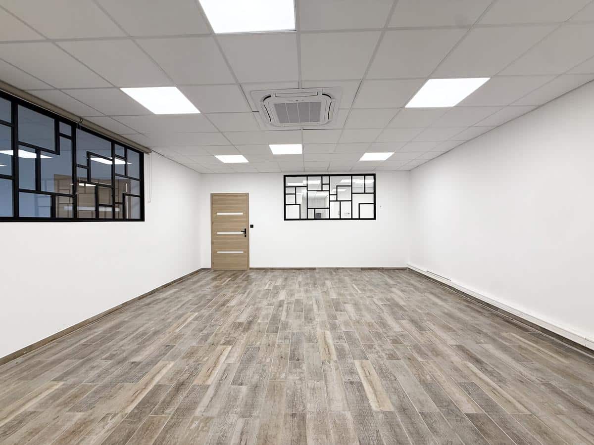 Local commercial de 180 m2 entièrement rénové – Les Pennes M