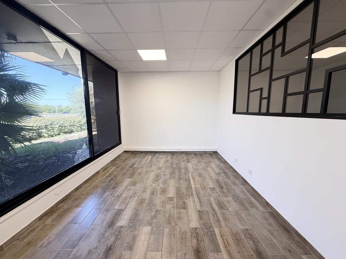 Local commercial de 180 m2 entièrement rénové – Les Pennes M