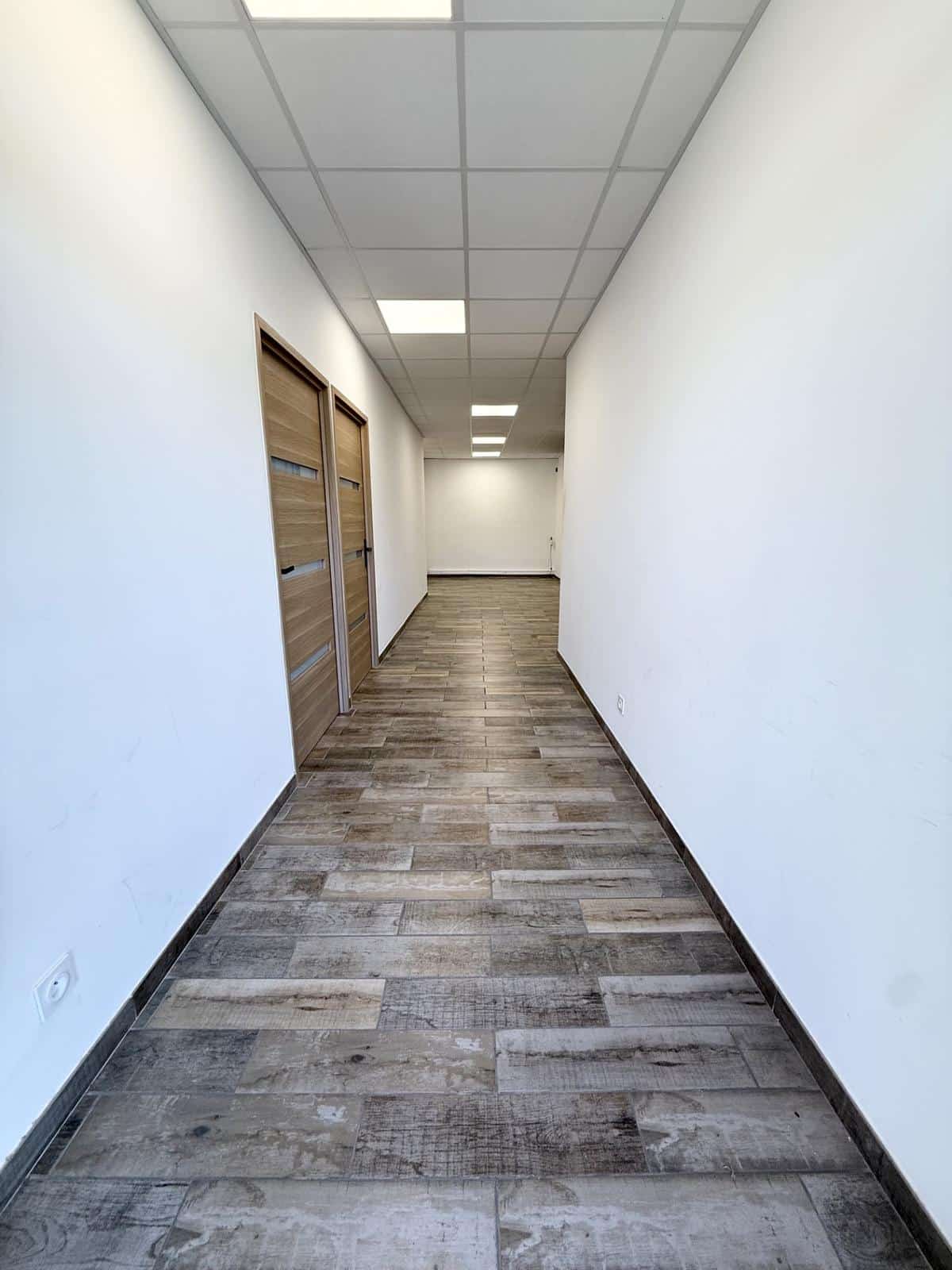 Commercial premises of 180 m2 completely renovated – Les Pennes M