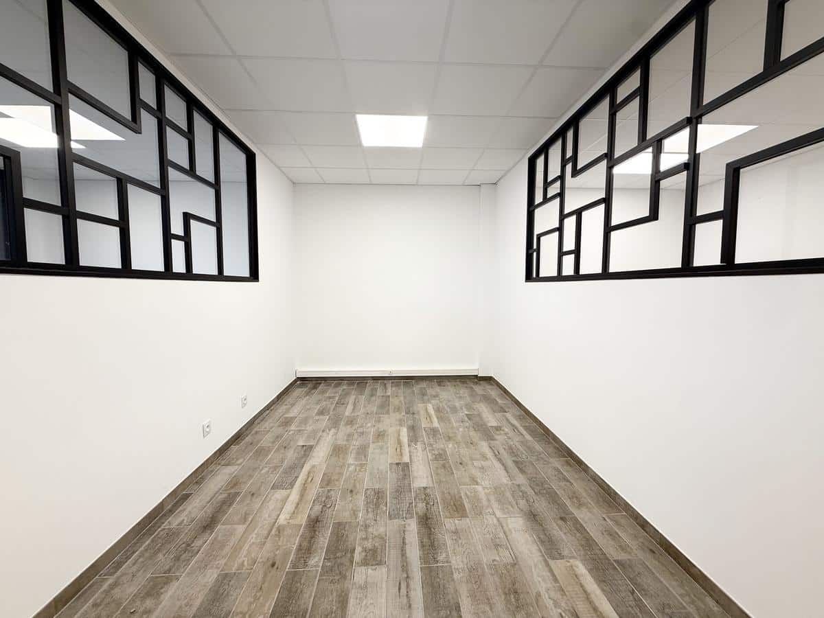 Commercial premises of 180 m2 completely renovated – Les Pennes M