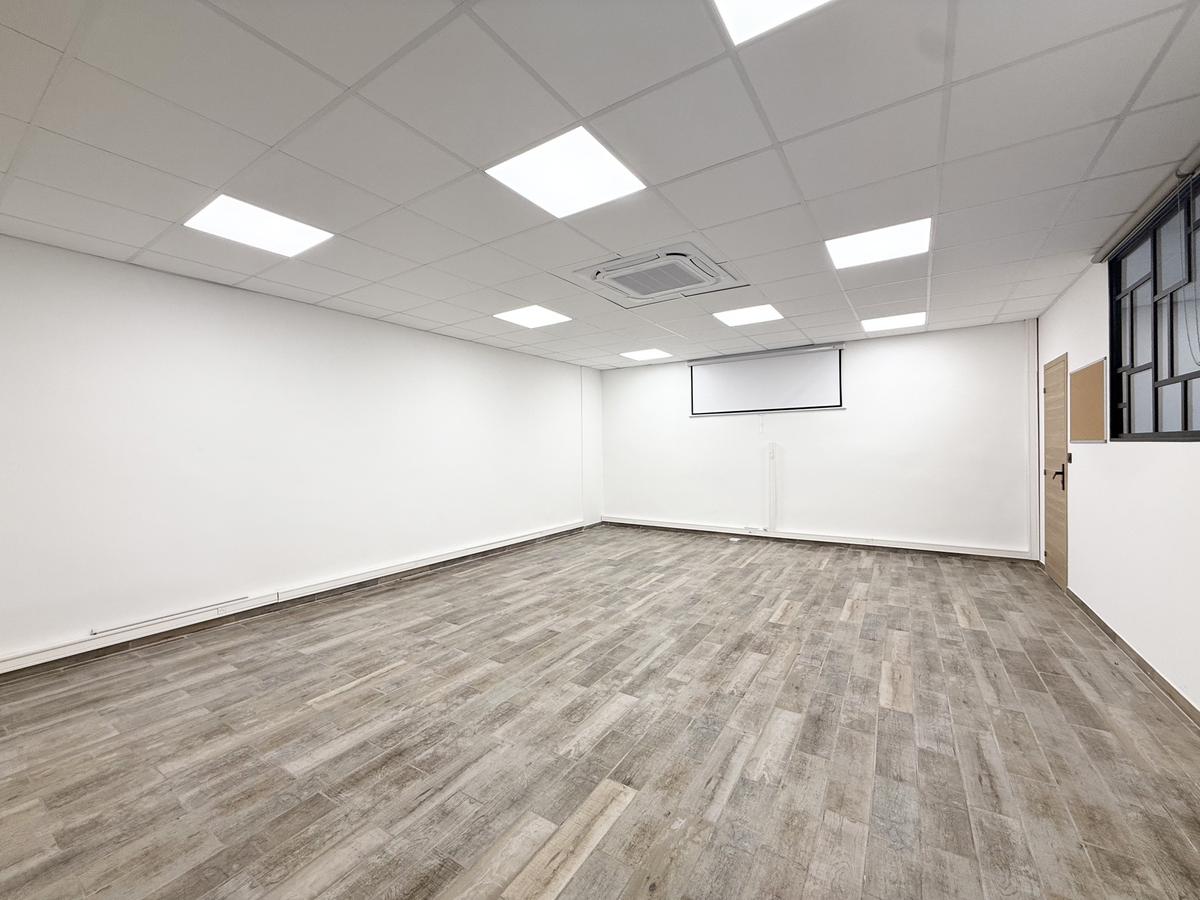 Commercial premises of 180 m2 completely renovated – Les Pennes M