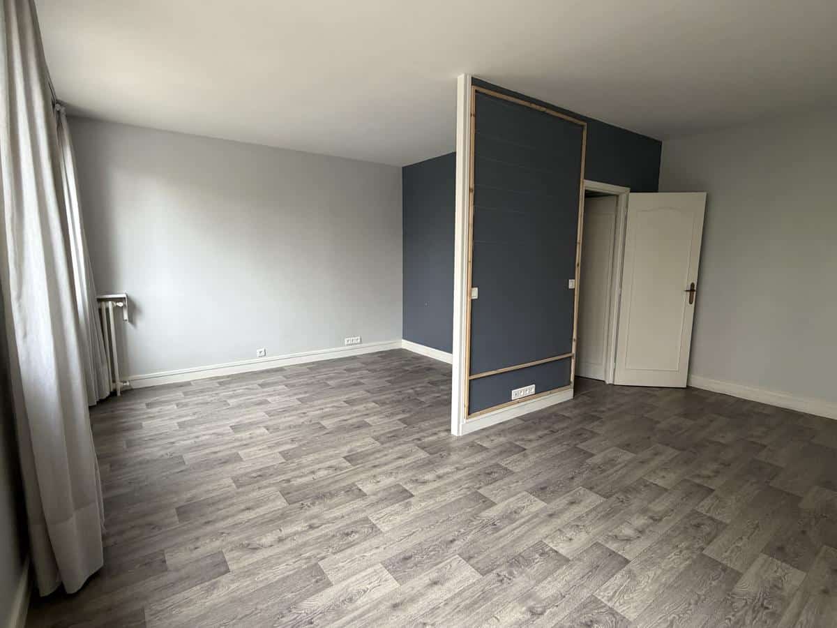 15th district LOURMEL / RUE LECOURBE: 2/3 room apartment for rent