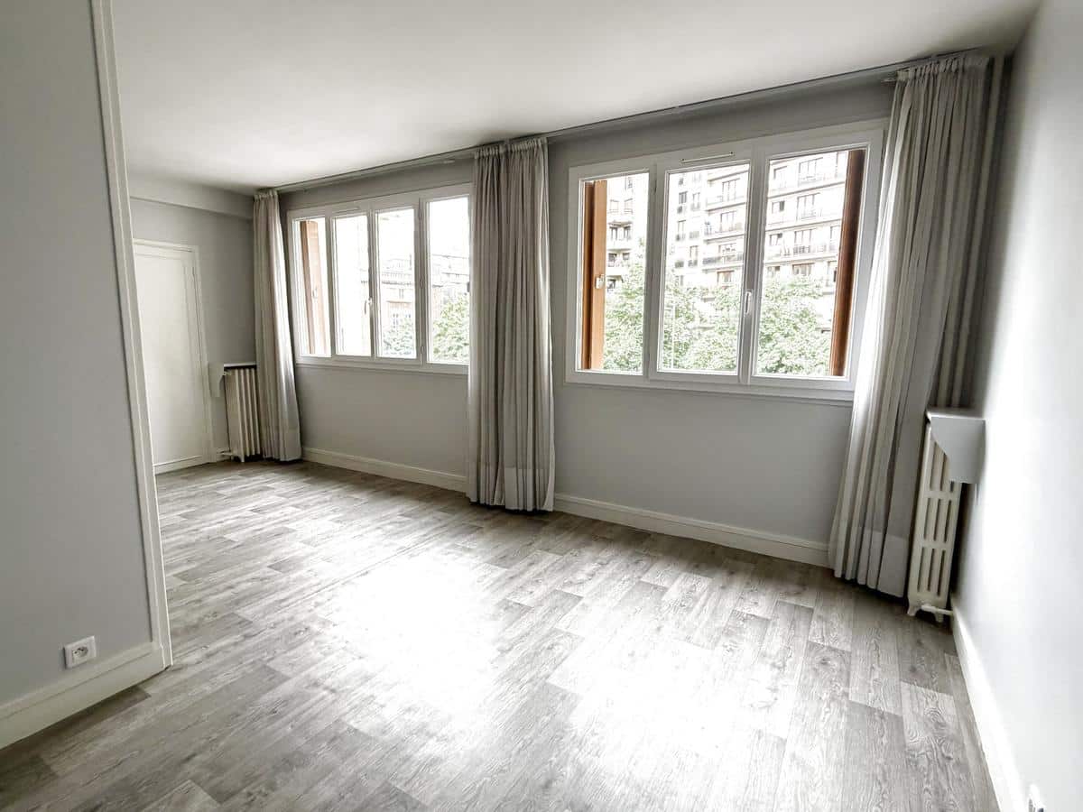 15th district LOURMEL / RUE LECOURBE: 2/3 room apartment for rent