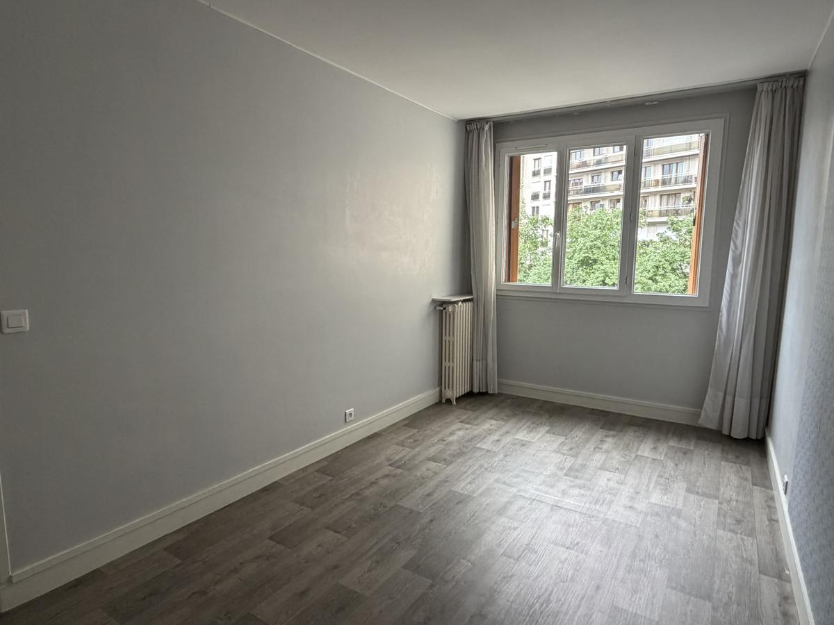 15th district LOURMEL / RUE LECOURBE: 2/3 room apartment for rent