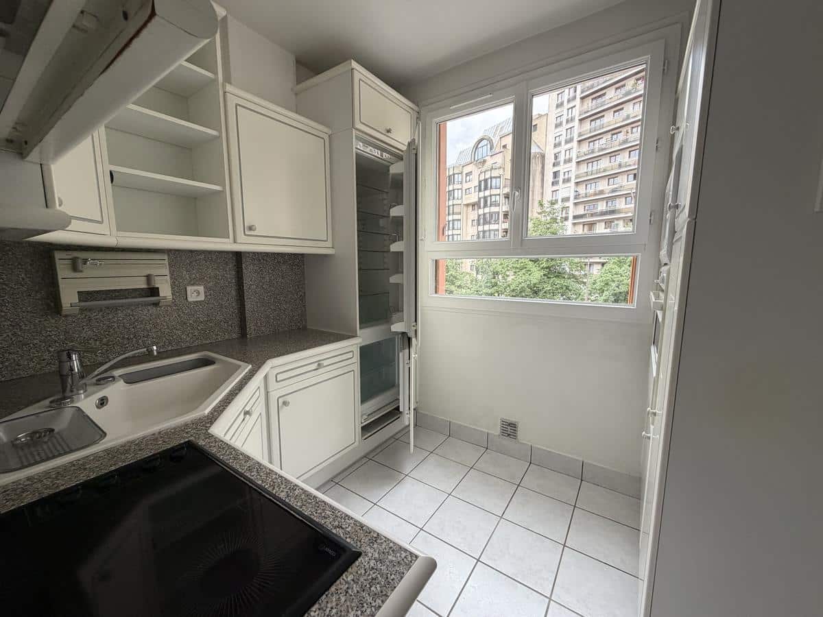 15th district LOURMEL / RUE LECOURBE: 2/3 room apartment for rent