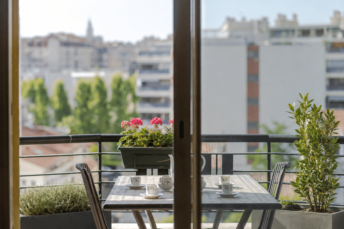 13008 – ST GINIEZ – T3 PROX PROVENCE TERRASSE 530 000 EUROS