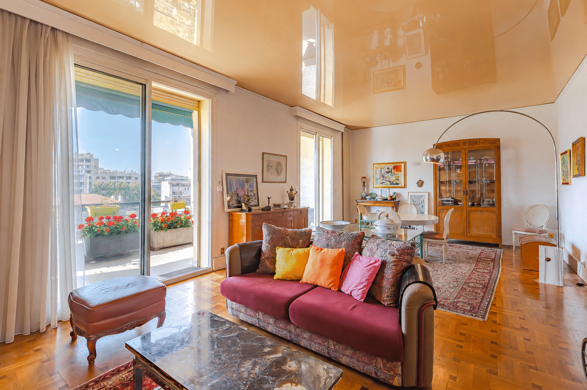 13008 – ST GINIEZ – T3 PROX PROVENCE TERRASSE 530 000 EUROS