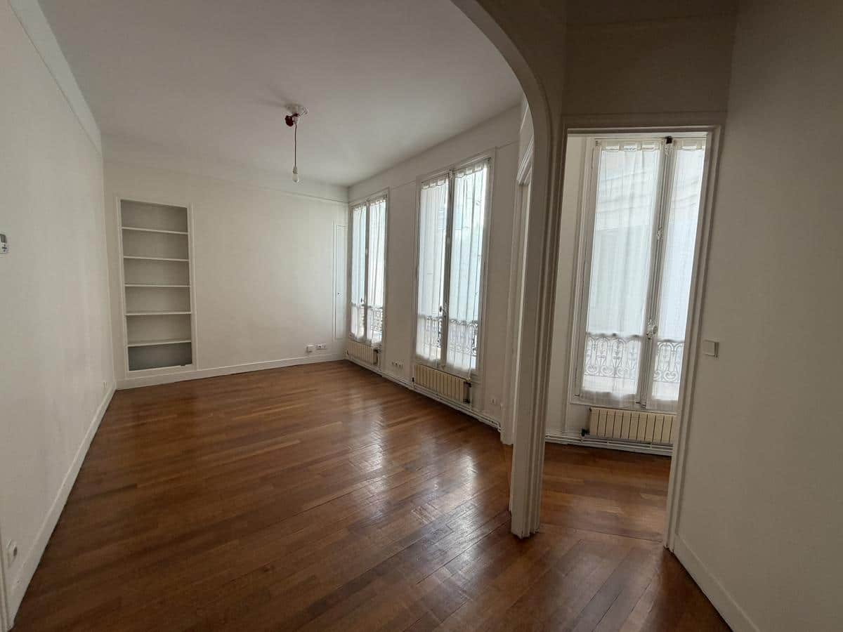 3RD TEMPLE / TURBIGO STREET: TWO-ROOM APARTMENT FOR SALE