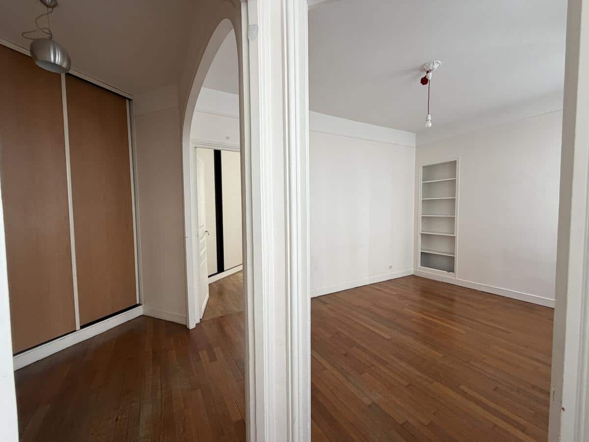 3RD TEMPLE / TURBIGO STREET: TWO-ROOM APARTMENT FOR SALE