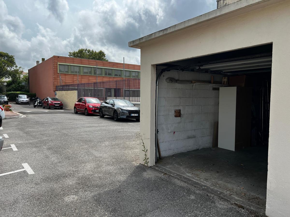 Parking/box