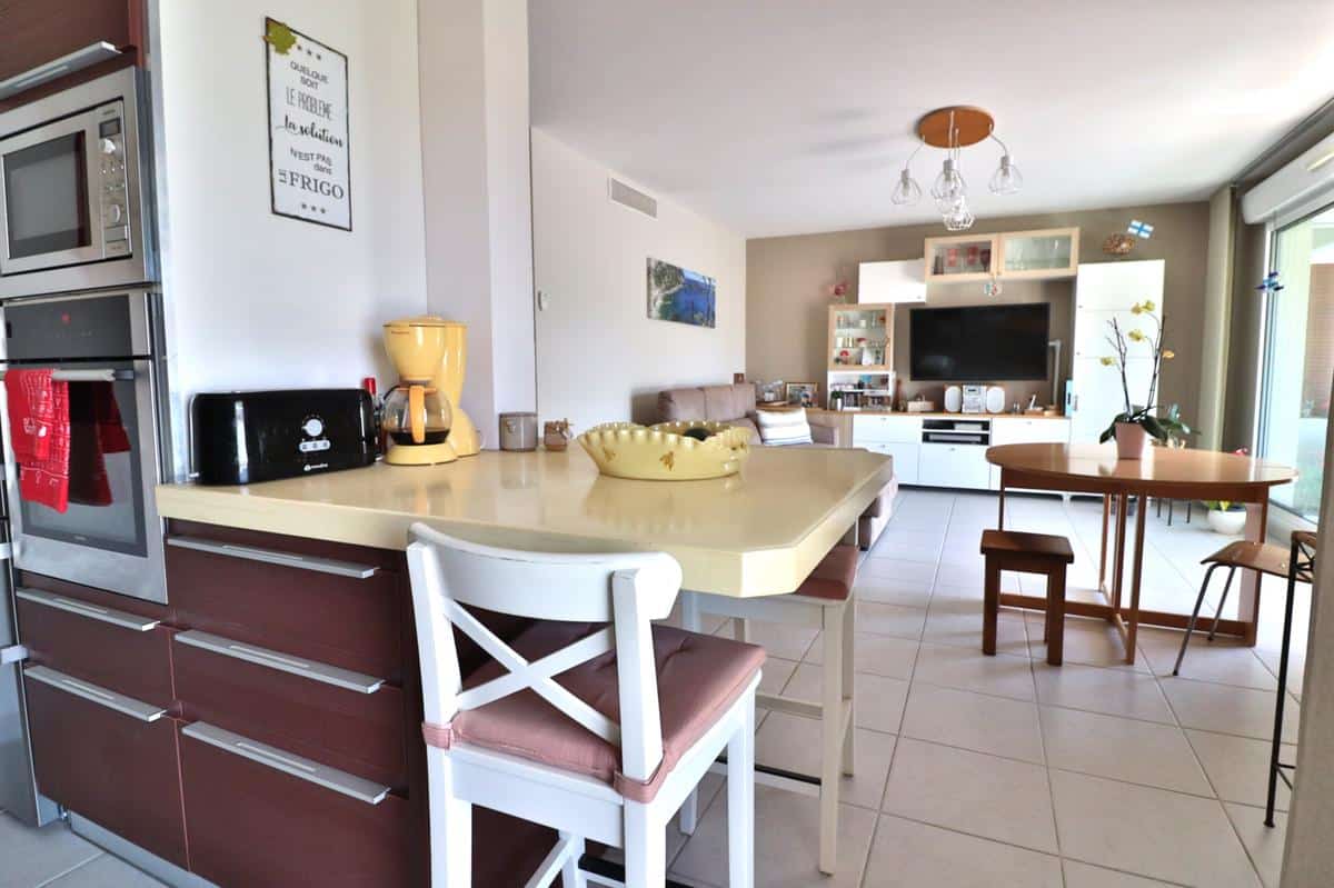 13009 – MAZARGUES – T3 WITH BALCONY AND DOUBLE BOX POSSIBILITY
