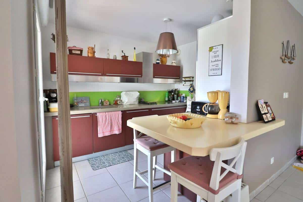 13009 – MAZARGUES – T3 WITH BALCONY AND DOUBLE BOX POSSIBILITY