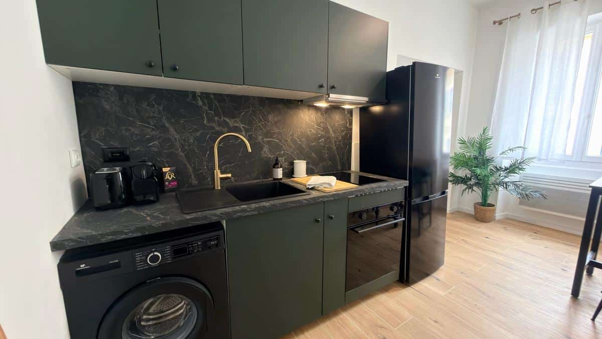 STUDIO MEUBLE – PROX VIEUX PORT – RUE SAINTE / RUE PARADIS