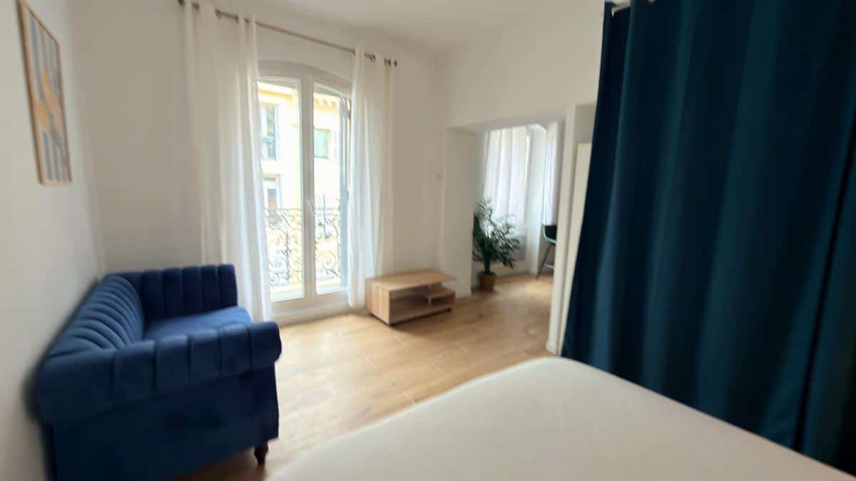 STUDIO MEUBLE – PROX VIEUX PORT – RUE SAINTE / RUE PARADIS
