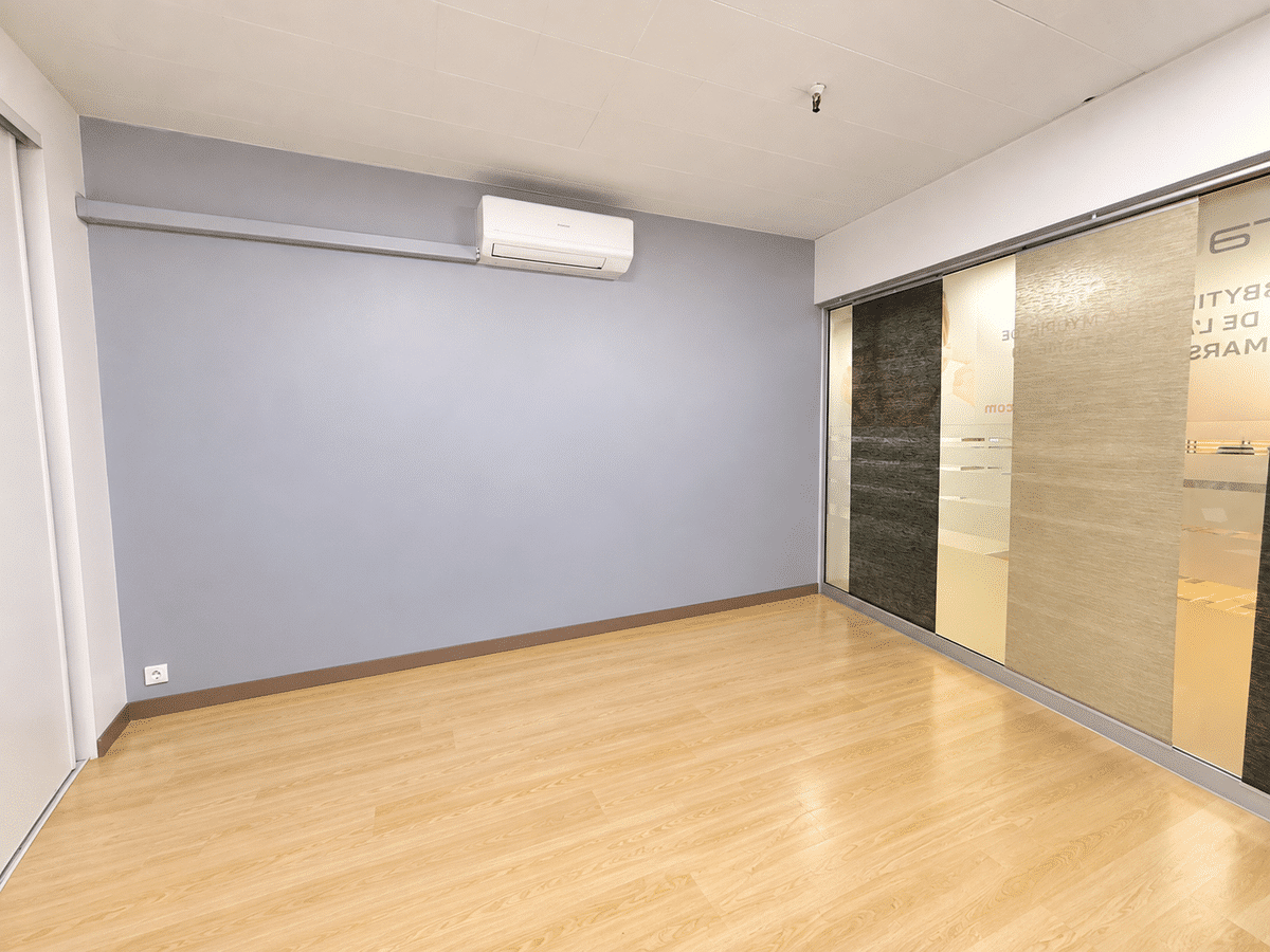 Local of 46 m2 Mermoz Marseille 8th