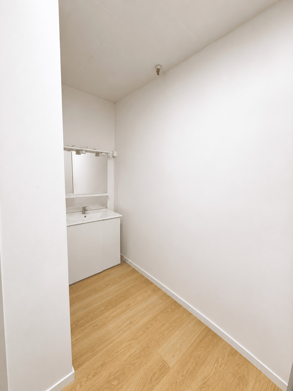 Local of 46 m2 Mermoz Marseille 8th
