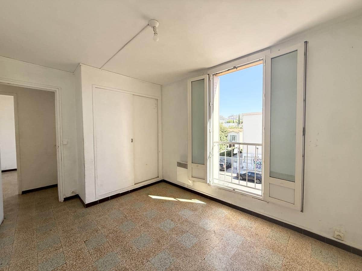 Type 3 de 55 m2 + loggia Marseille 9ème.
