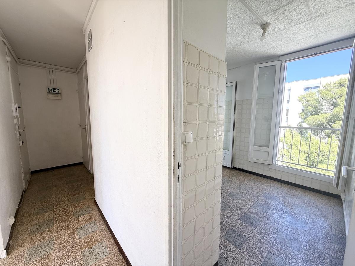 Type 3 of 55 m2 + loggia Marseille 9th.