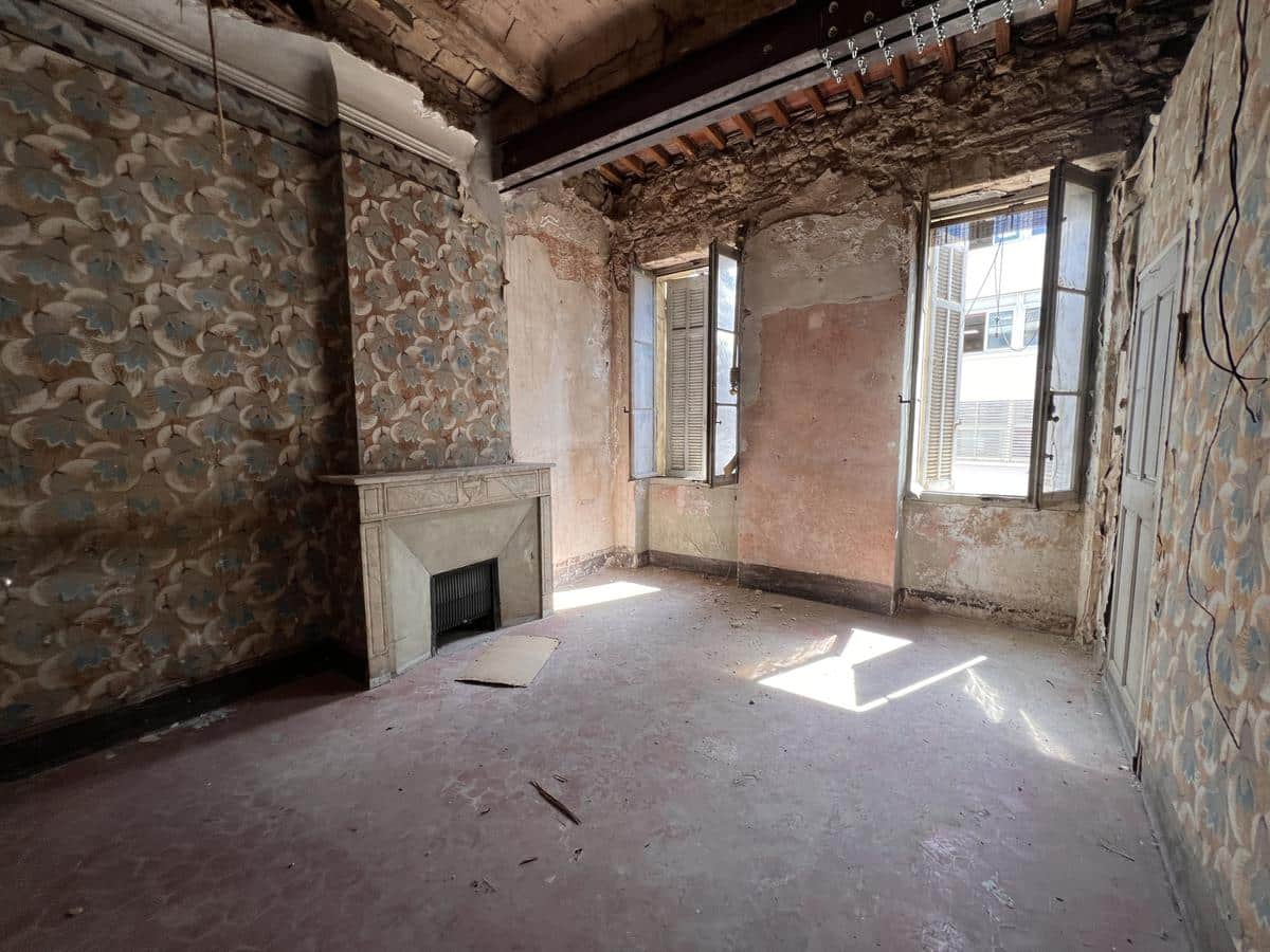 Marseille 13006 rue Aldebert Appartement traversant à rén