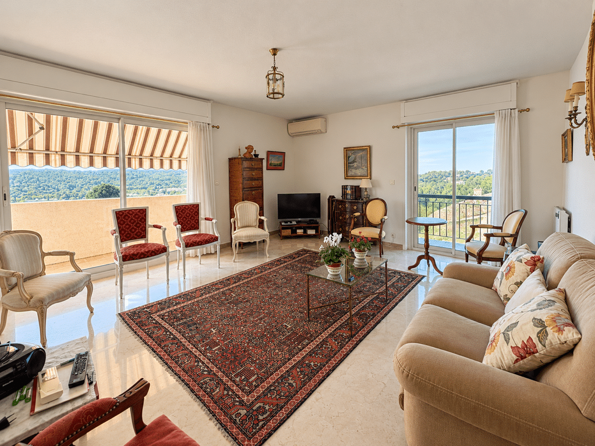 4-room apartment with terrace, garage, and cellar