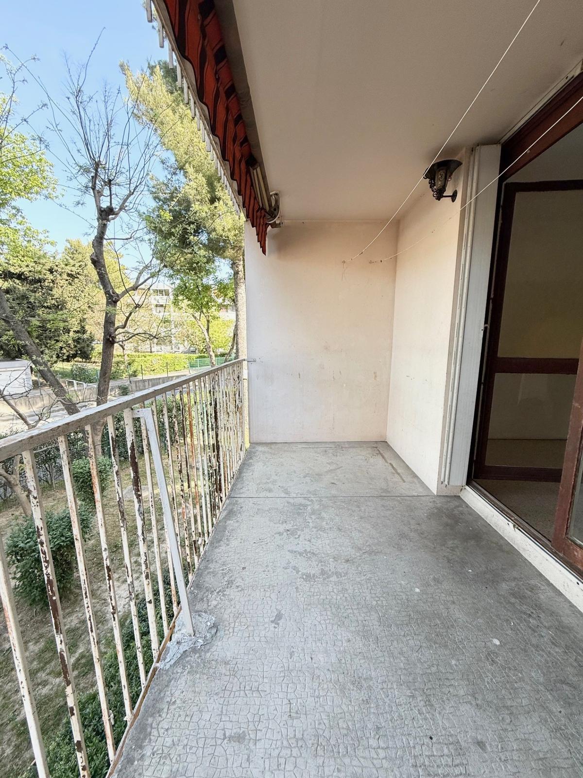 MARSEILLE 12e   GRAND TYPE 5 TRAVERSANT DE 95 m2   4 CHAMBRE