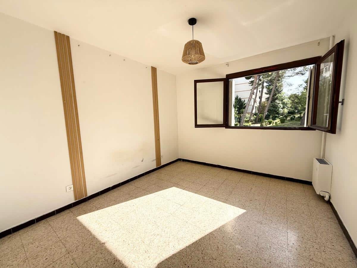 MARSEILLE 12e   GRAND TYPE 5 TRAVERSANT DE 95 m2   4 CHAMBRE