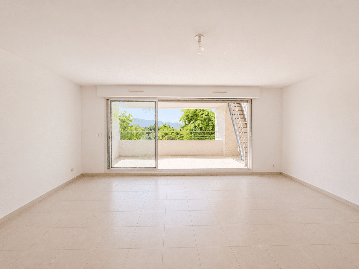Type 5 of 98.34 m2 of living space with terraces of 50 m2 Marsei