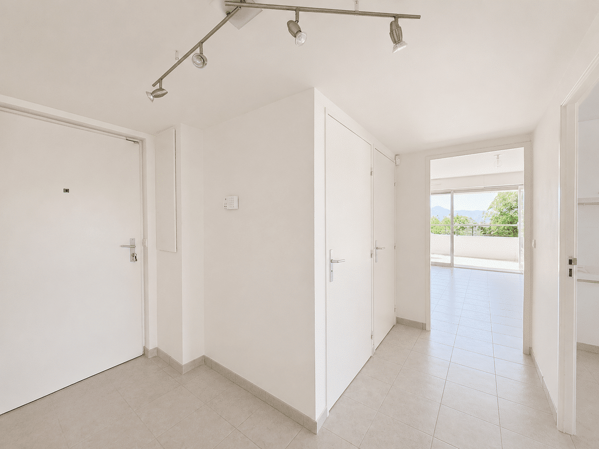 Type 5 of 98.34 m2 of living space with terraces of 50 m2 Marsei