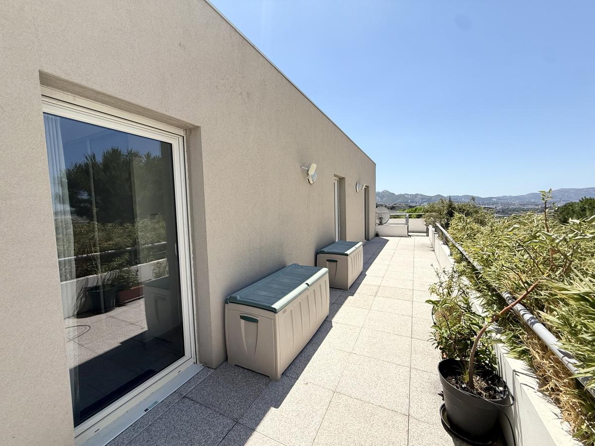 Type 5 of 98.34 m2 of living space with terraces of 50 m2 Marsei