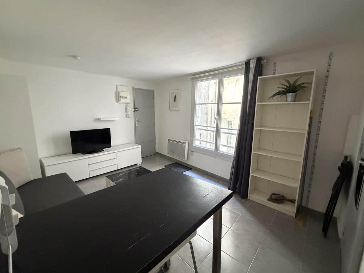 Furnished studio in a quiet location on Rue de l'Ecole