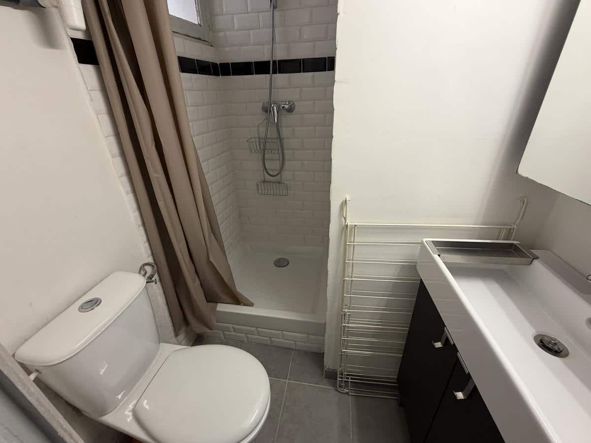 Furnished studio in a quiet location on Rue de l'Ecole