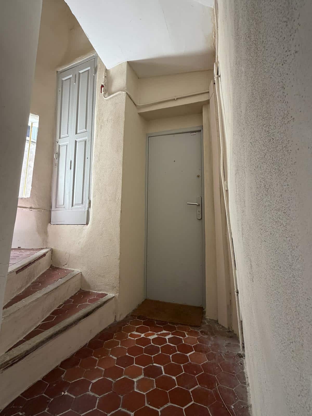 Furnished studio in a quiet location on Rue de l'Ecole