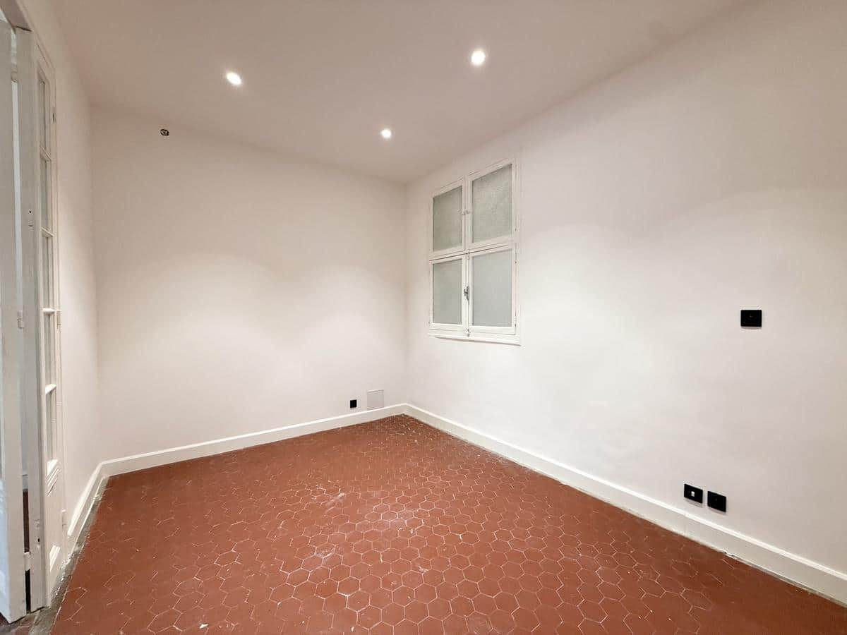 Local professionnel / bureau de 25 m2 Marseille 8ème