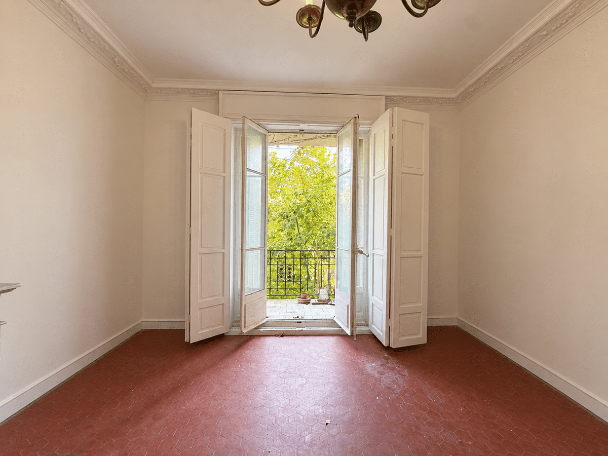 Professional premises / office of 25 m2 Marseille 8th