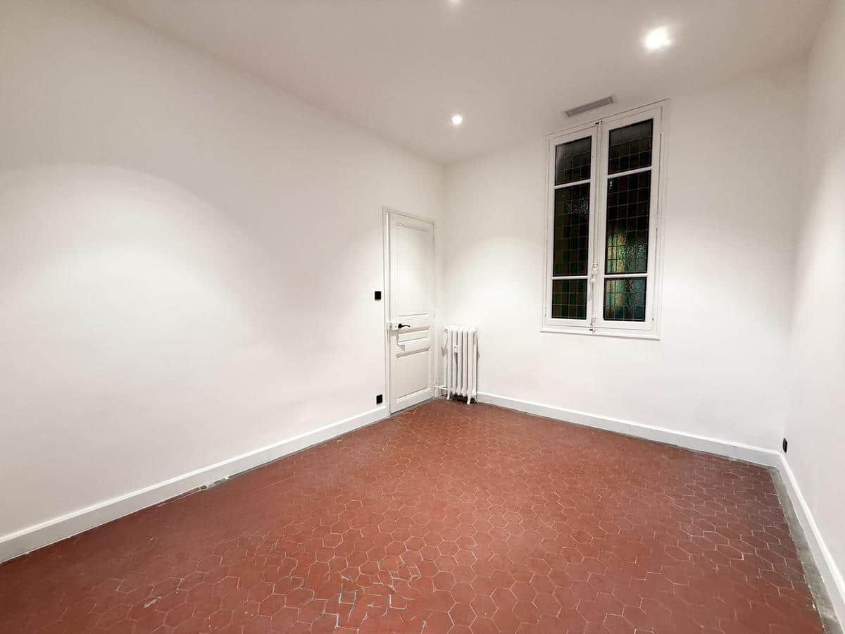 Professional premises / office of 13.60 m2 Marseille 8th