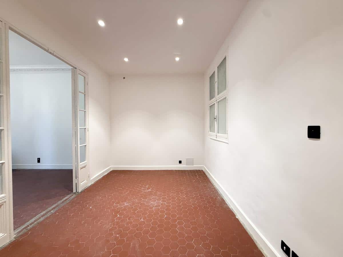 Professional premises / office of 13.60 m2 Marseille 8th