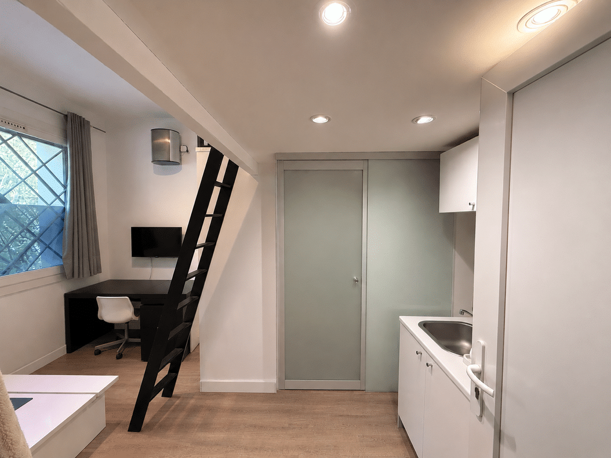Studio of 14 m2 mezzanine of 6.70 m2 Marseille 8th
