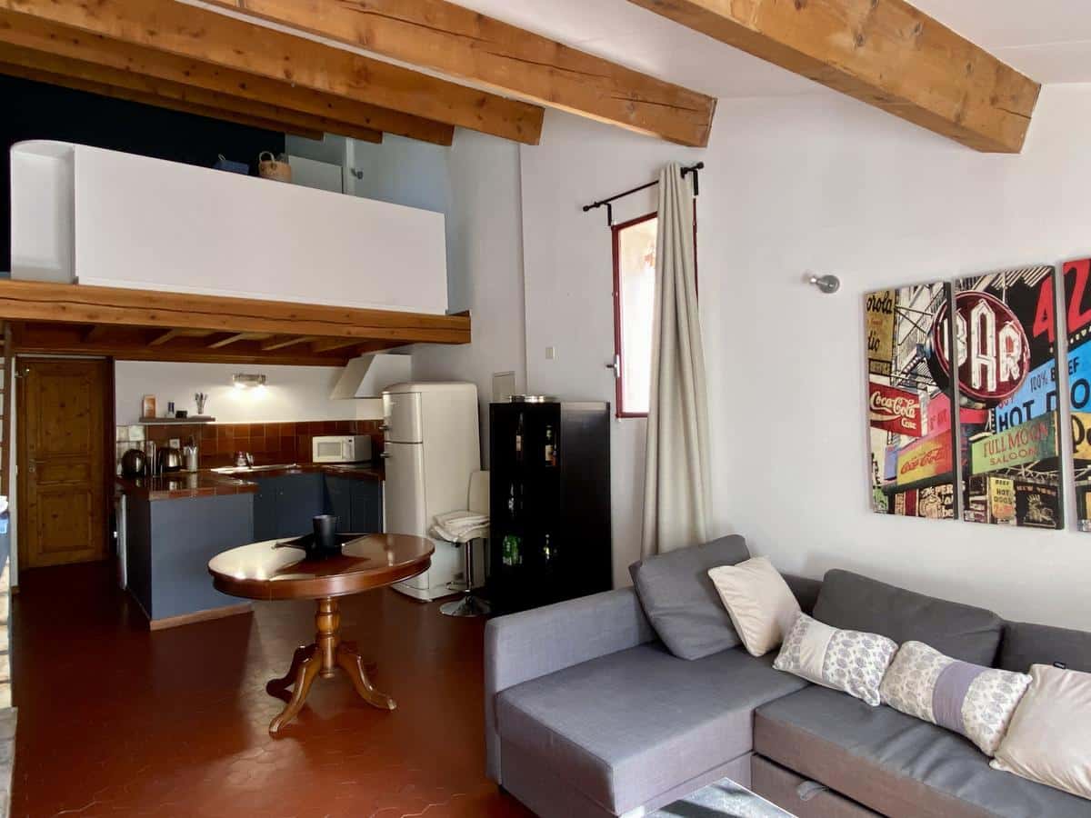BEAU T2  MEUBLE CENTRE VILLE EN DUPLEX AVEC TERRASSE Rue Pui