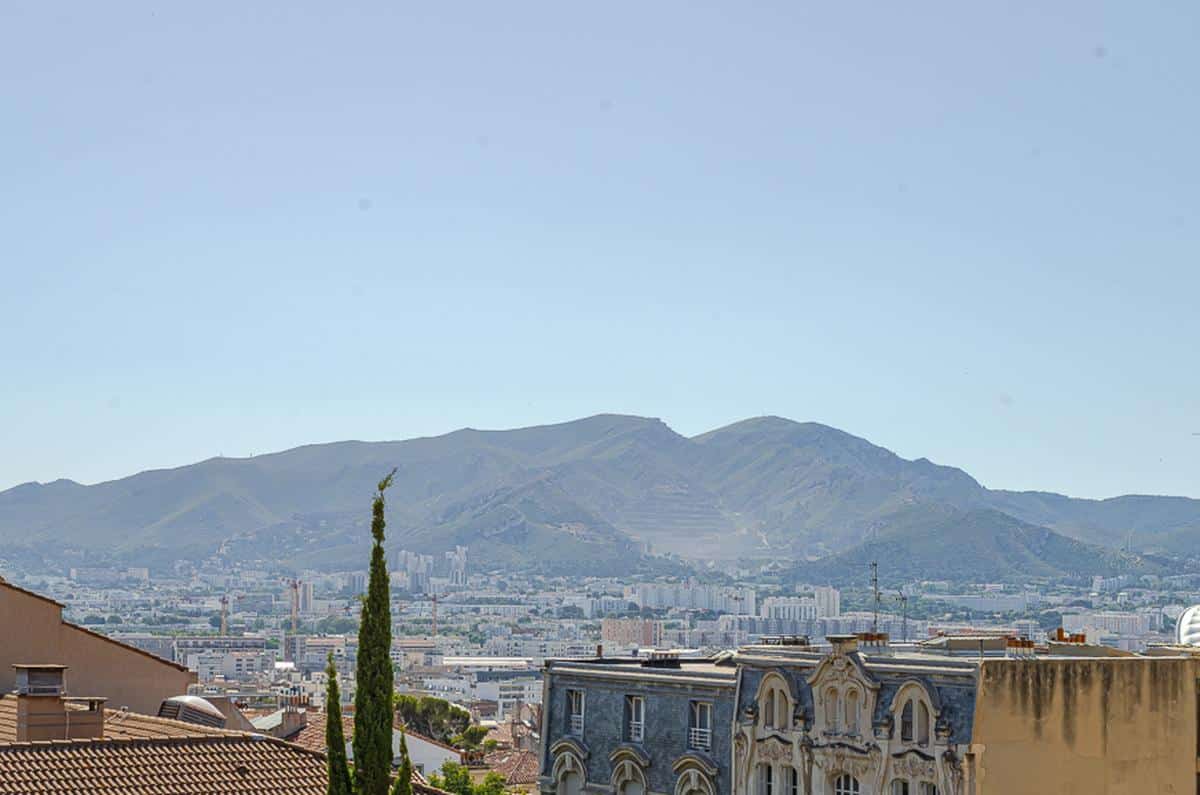 MARSEILLE 8EME PERIER T2 DERNIER ÉTAGE CALME