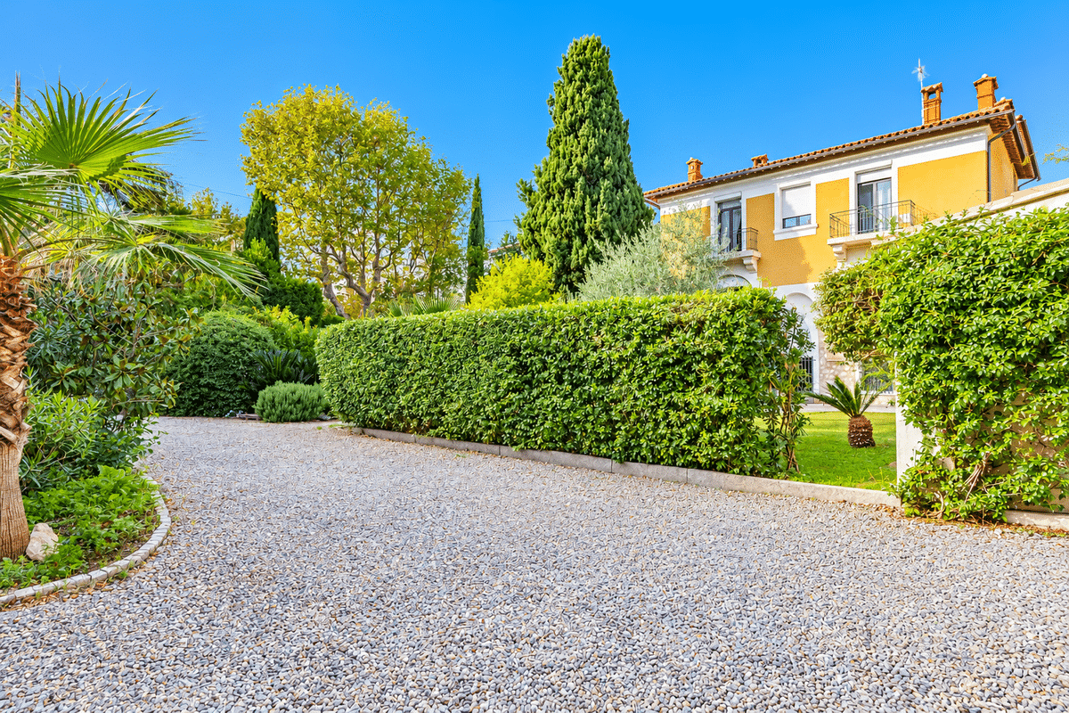 maison de 516 m2 avec piscine sur terrain de 1125 m2